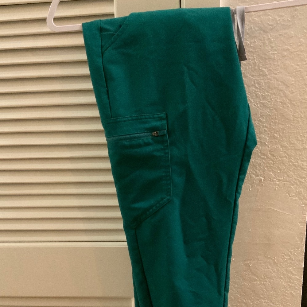 Hunter green joggers figs SP